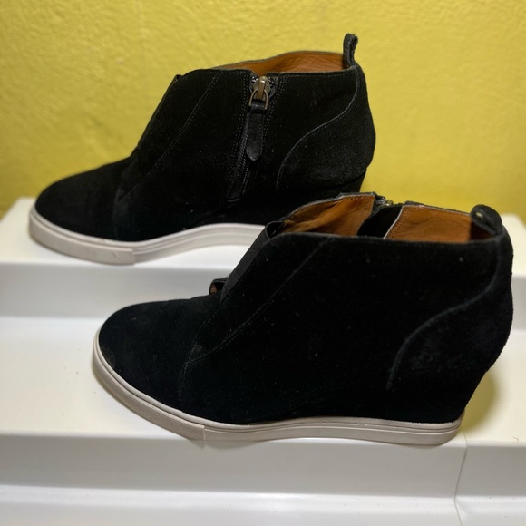 Linea Paola Black Suede Wedges w/ Zipper !! - Picture 2 of 10